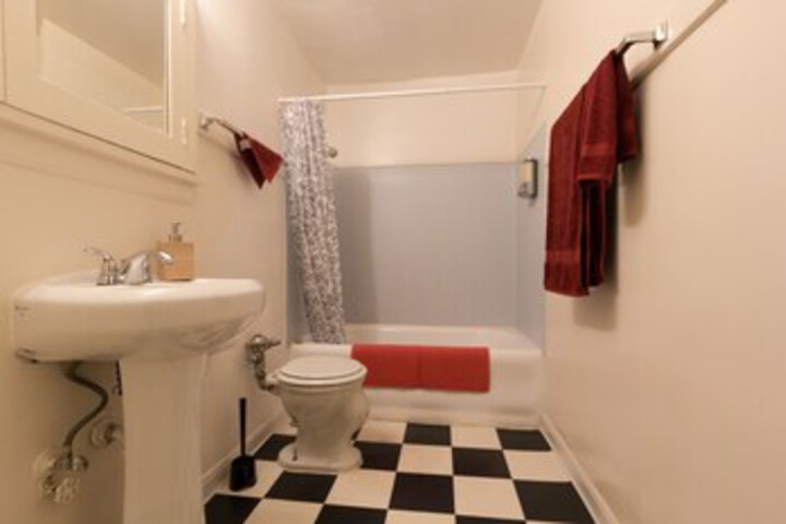 Room 3 of 20