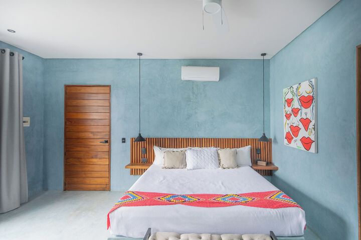 Room 18 of 28