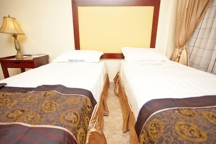Room 14 of 40