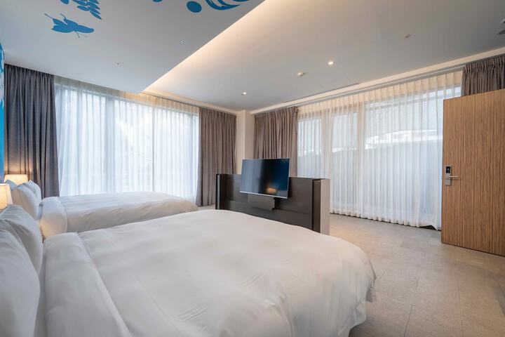 Room 48 of 93
