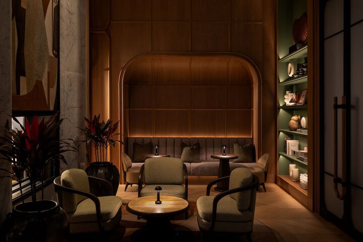 Lounge 81 of 110