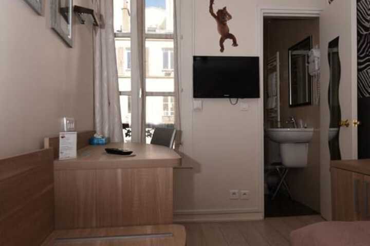 Room 23 of 47