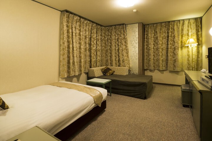 Room 27 of 103