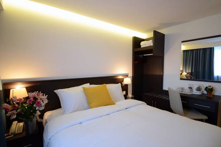 Room 6 of 33