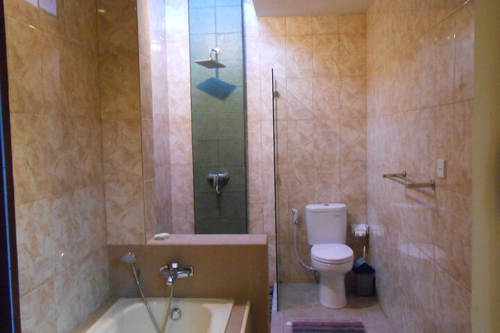 Room 4 of 48