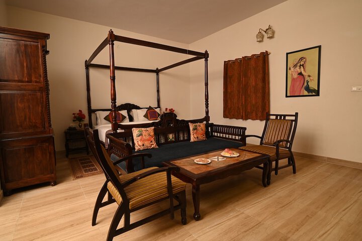 Room 10 of 115