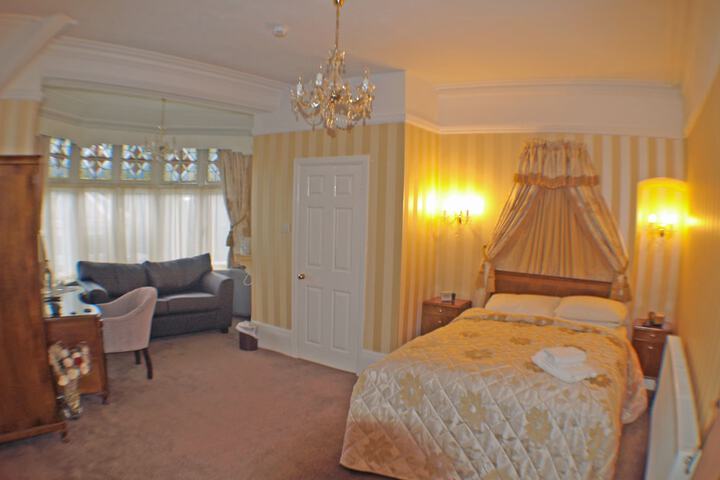 Room 10 of 74