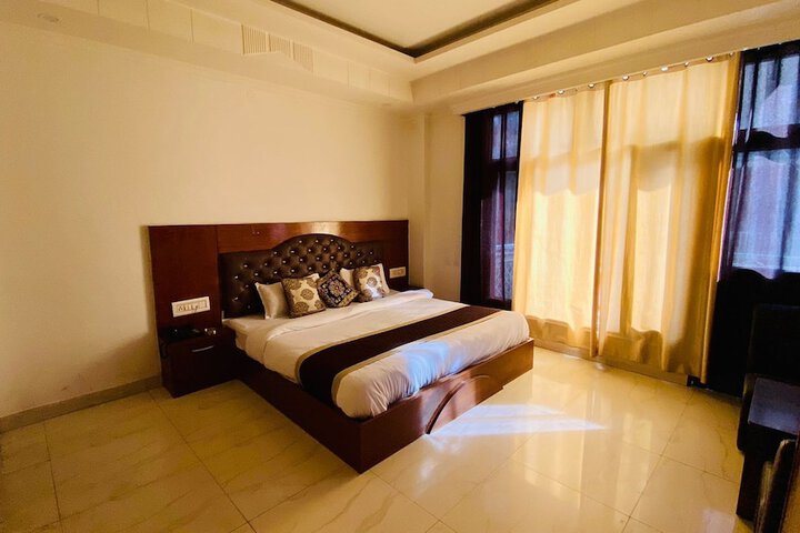 Room 12 of 21