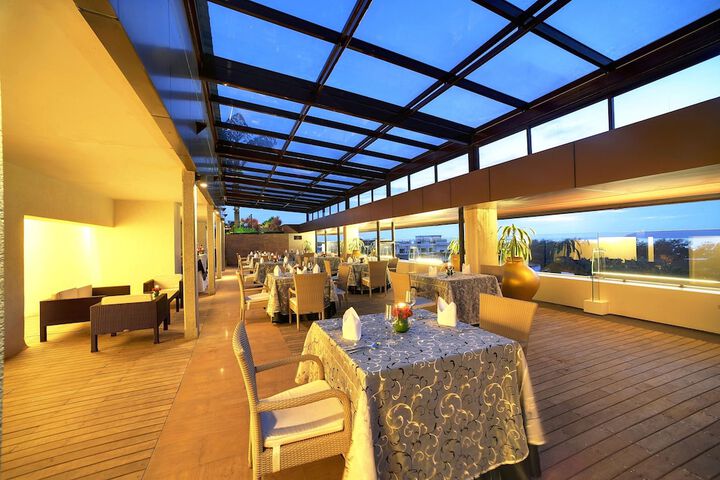 Ballroom/Hall 45 of 48
