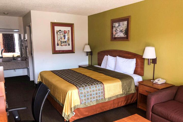 1 King Bed (2 of 4)