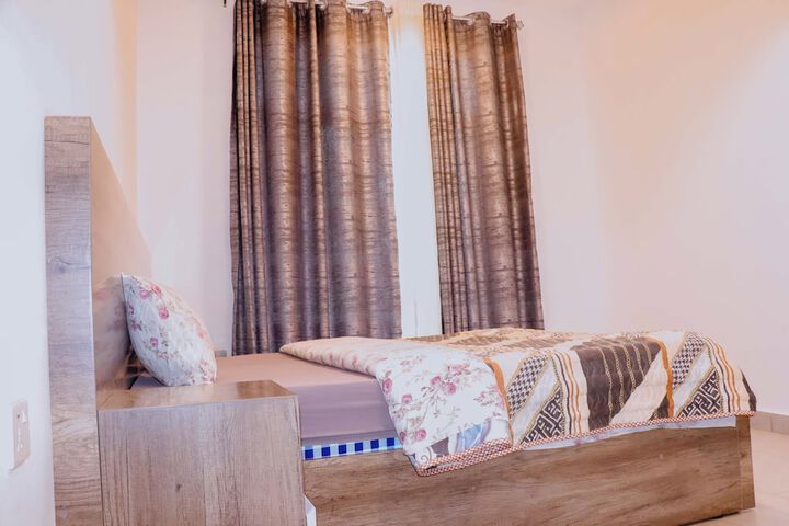 Room 12 of 28