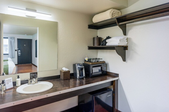Room 25 of 59