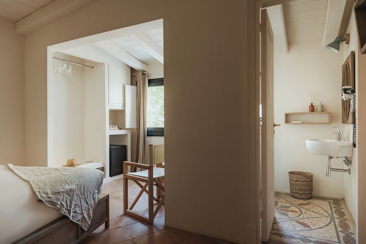 Room 12 of 40