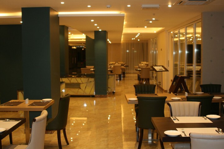 Dining 62 of 107