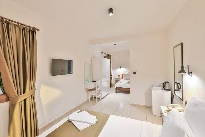 Room 12 of 33