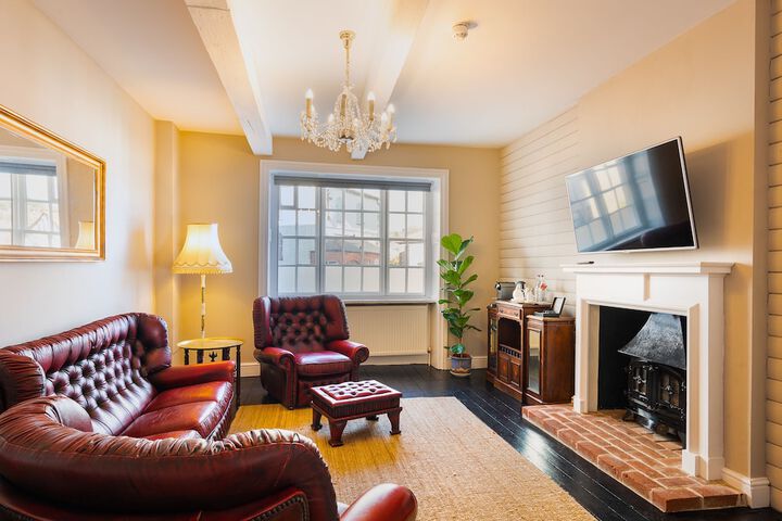 Room 2 of 47