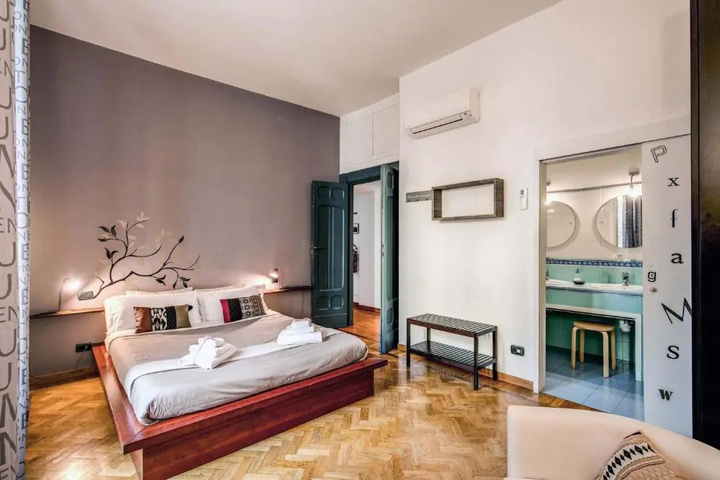 Room 4 of 20