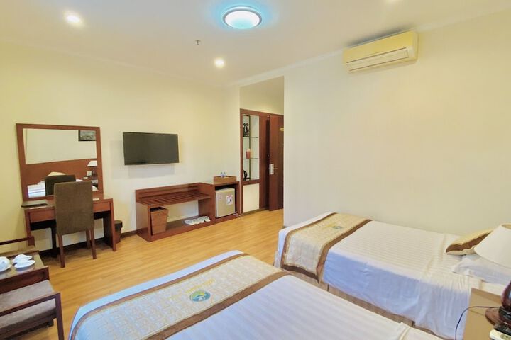 Room 18 of 33