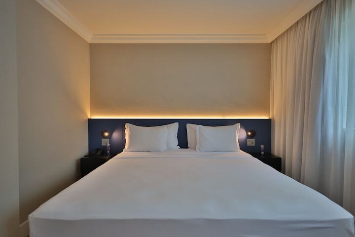 Room 55 of 143