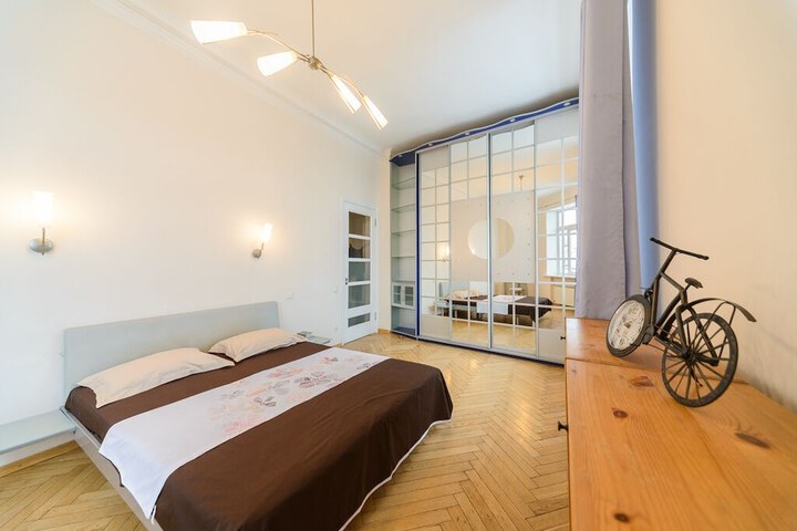 Room 4 of 23