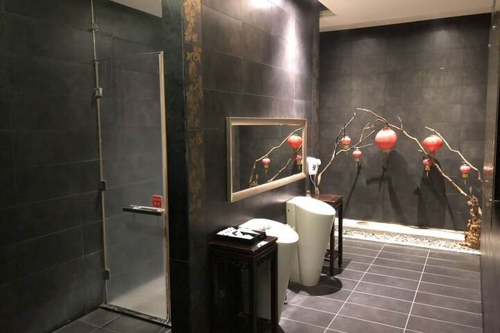 Room 43 of 49