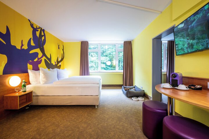 Room 33 of 118