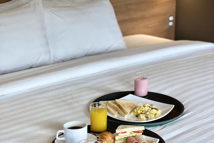 Breakfast/Coffee Service 29 of 37