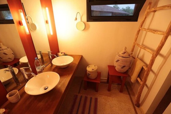 Room 16 of 32