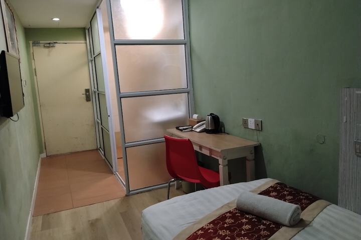 Room 44 of 66
