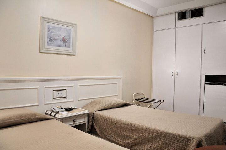 Room 16 of 80
