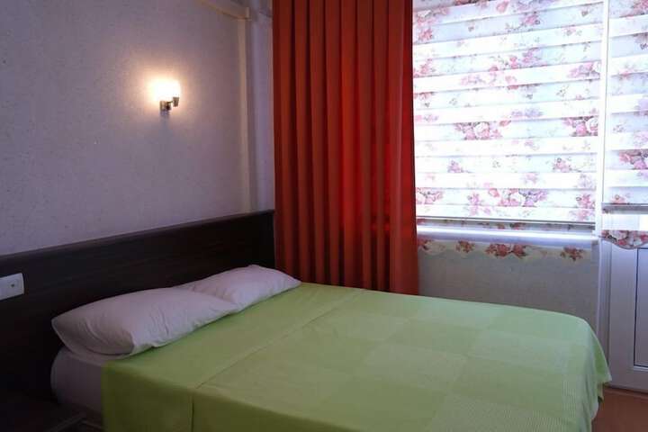 Room 2 of 31