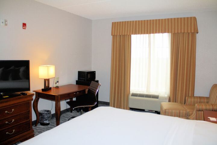 1 King Bed (8 of 16)