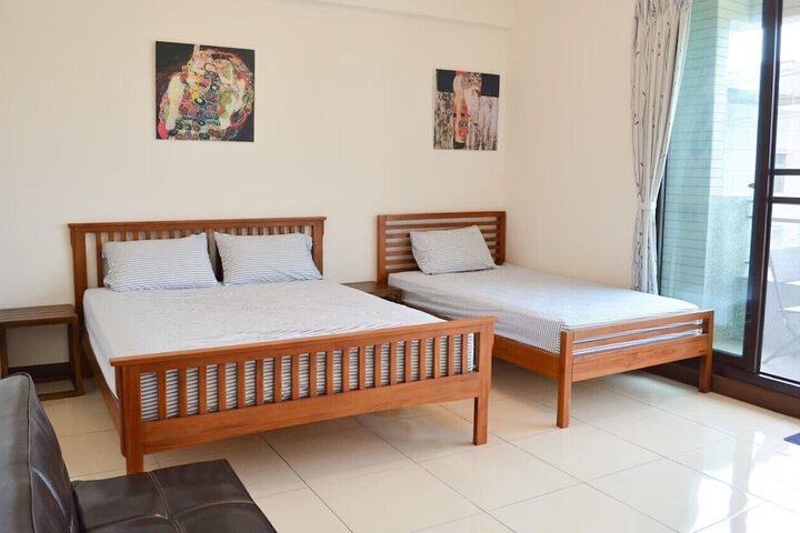 Room 5 of 11