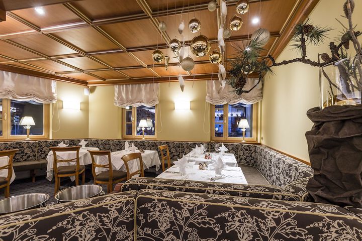 Dining 126 of 153