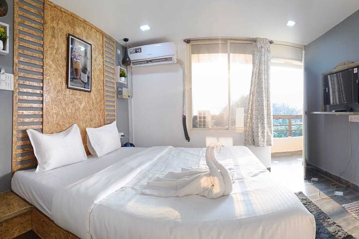 Room 2 of 7