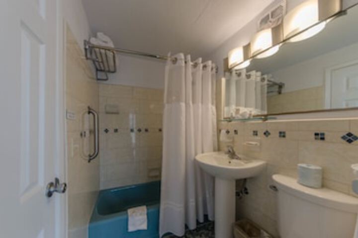 Room 169 of 216