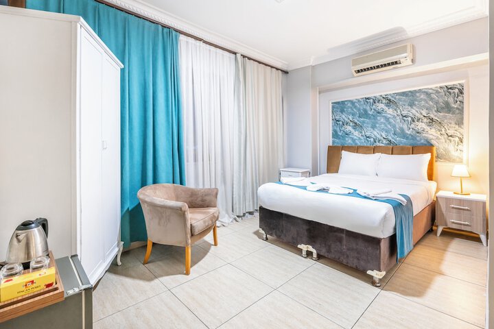 Room 12 of 28