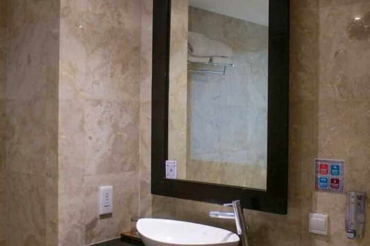 Room 21 of 24