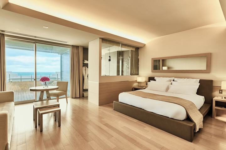 Room 9 of 17