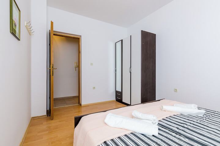 Room 2 of 34