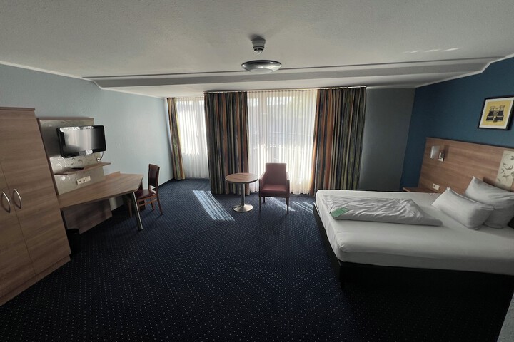 Room 23 of 171