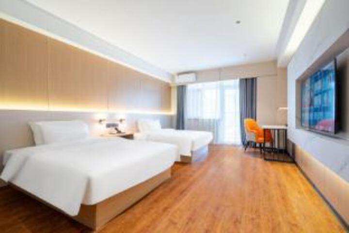 Room 9 of 10