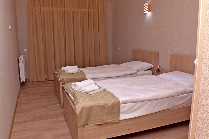 Room 7 of 33