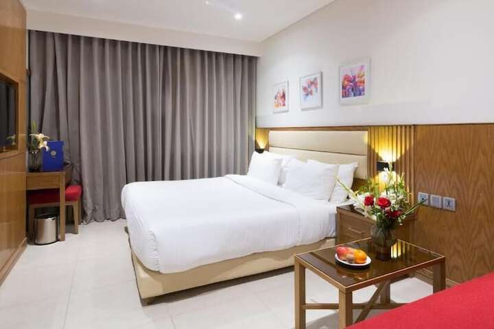 Room 4 of 8