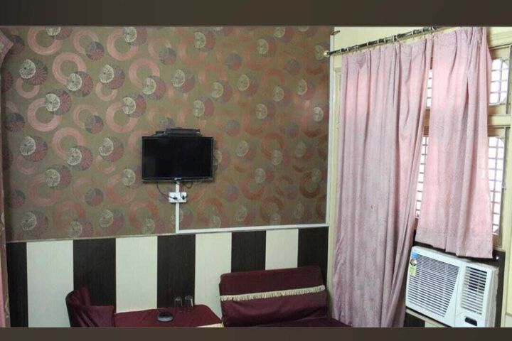 Room 9 of 26