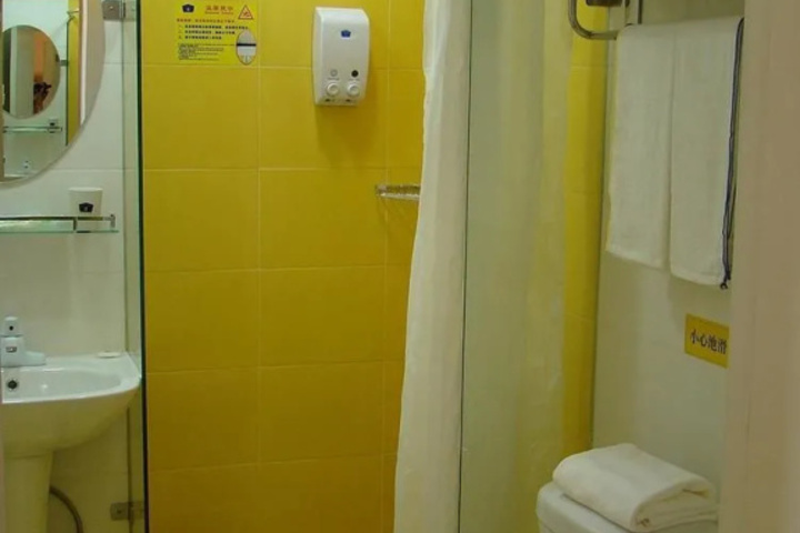 Room 6 of 12