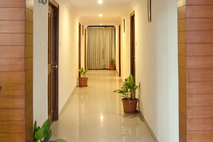 Ballroom/Hall 24 of 27