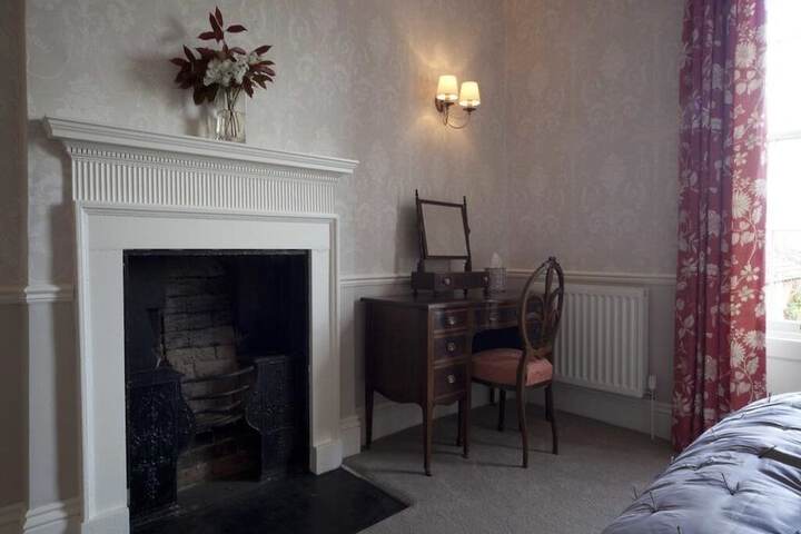 Room 4 of 20