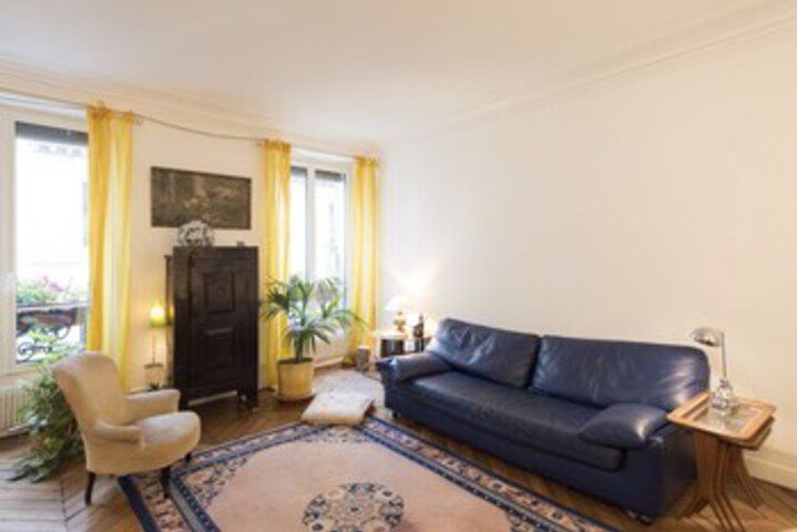 Room 9 of 18