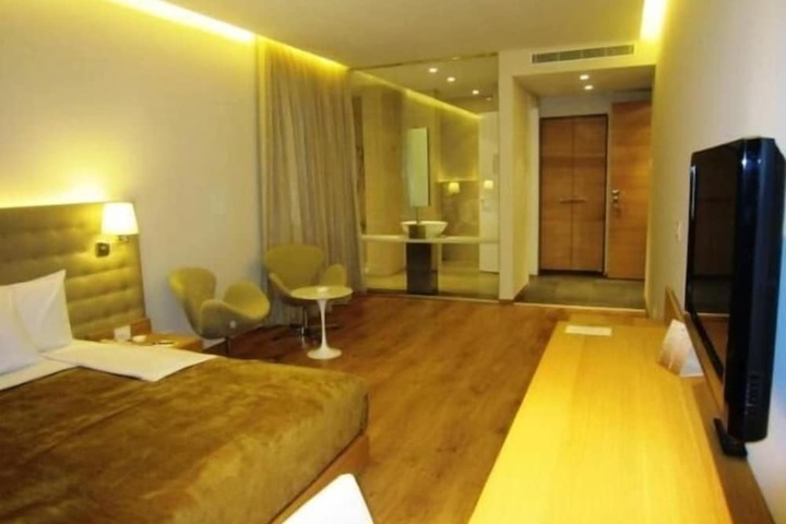 Room 6 of 23